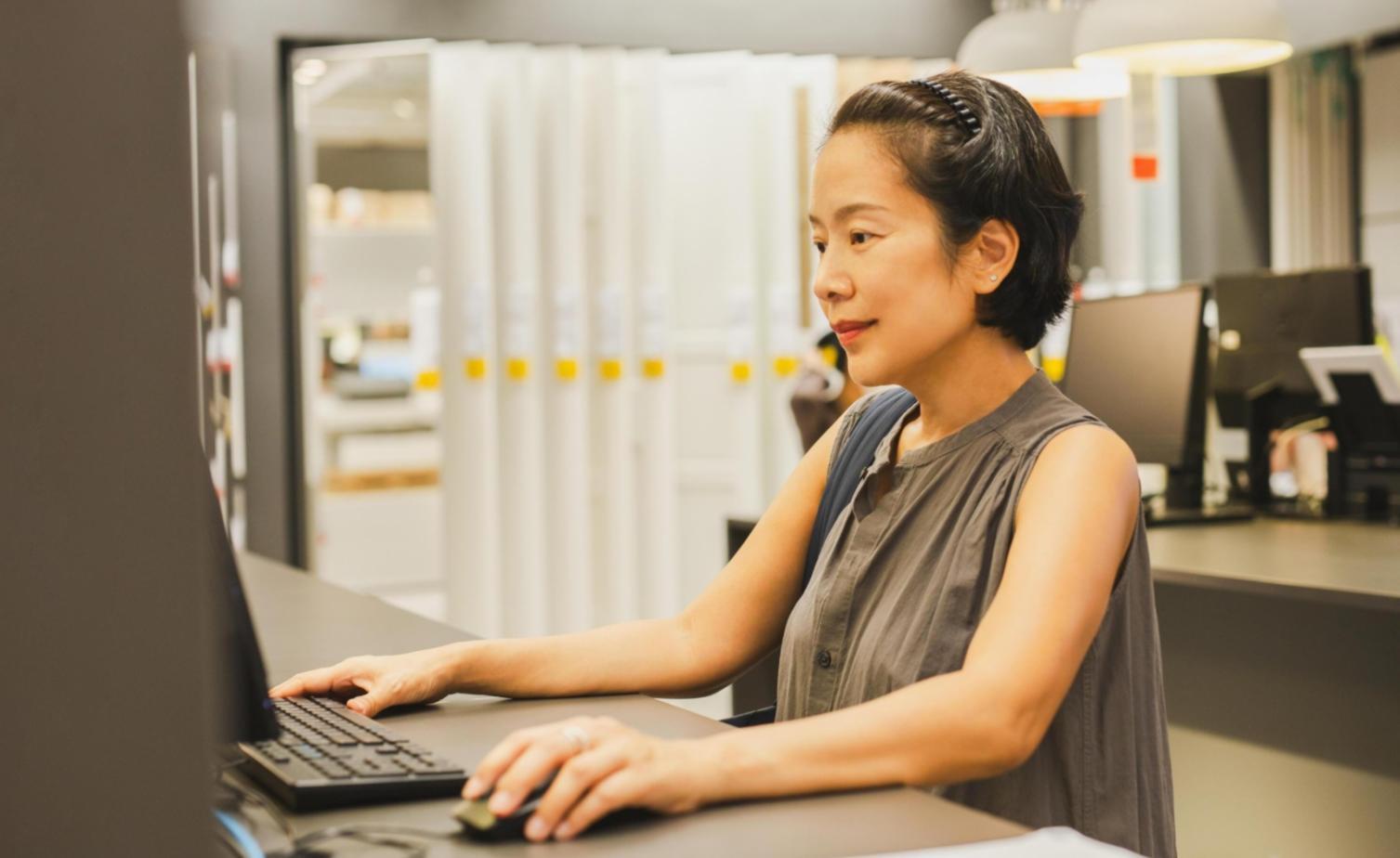 Studierende im Gespräch über mobile Optimierung